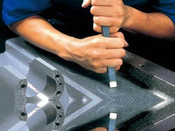 精密機床為什么需要刮研?人比機器還厲害?